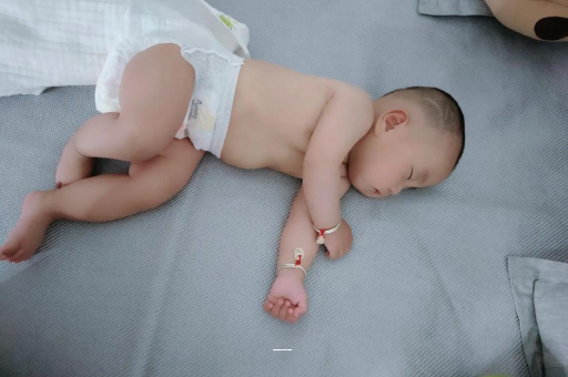 白山宝宝上火有眼屎 白山宝宝上火有眼屎